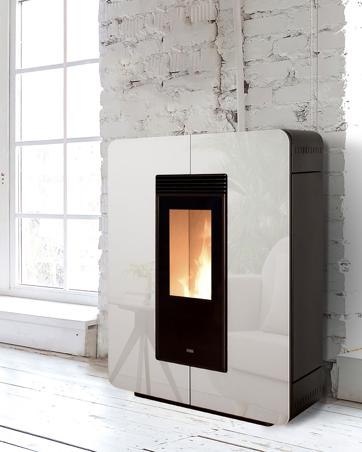 Klover Astra Glass 90s – Stufa a Pellet ad Alta Efficienza e Stile Elegante